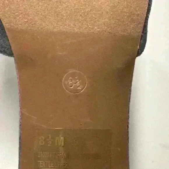 NWT Maurices Gray Suede Tiffany Sculpted Block Heels Size 8.5 - Picture 14 of 14